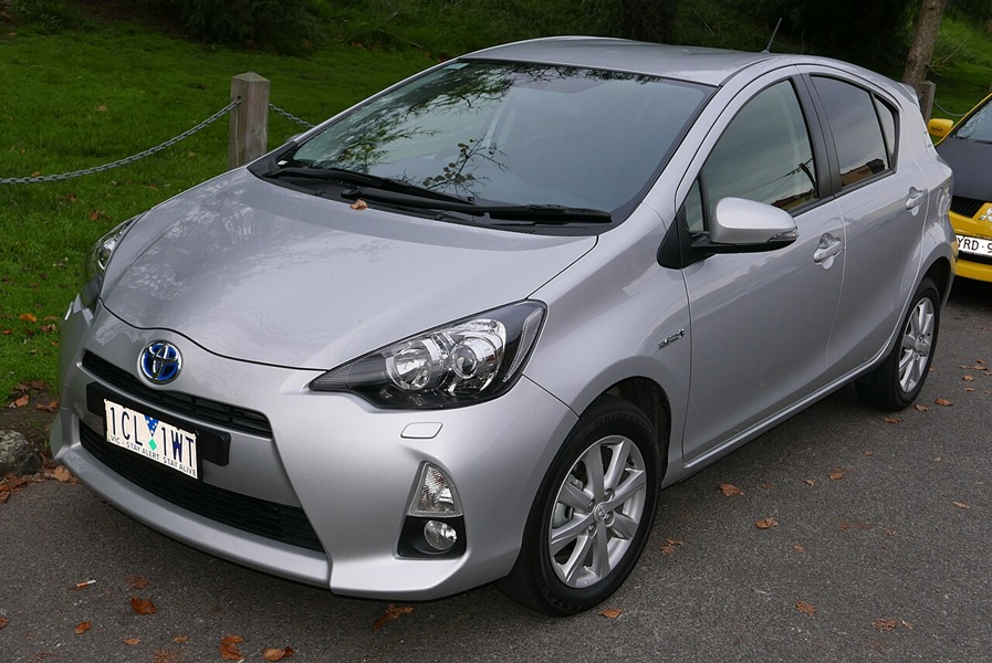 TOYOTA PRIUS C (NHP10_) 2011- 